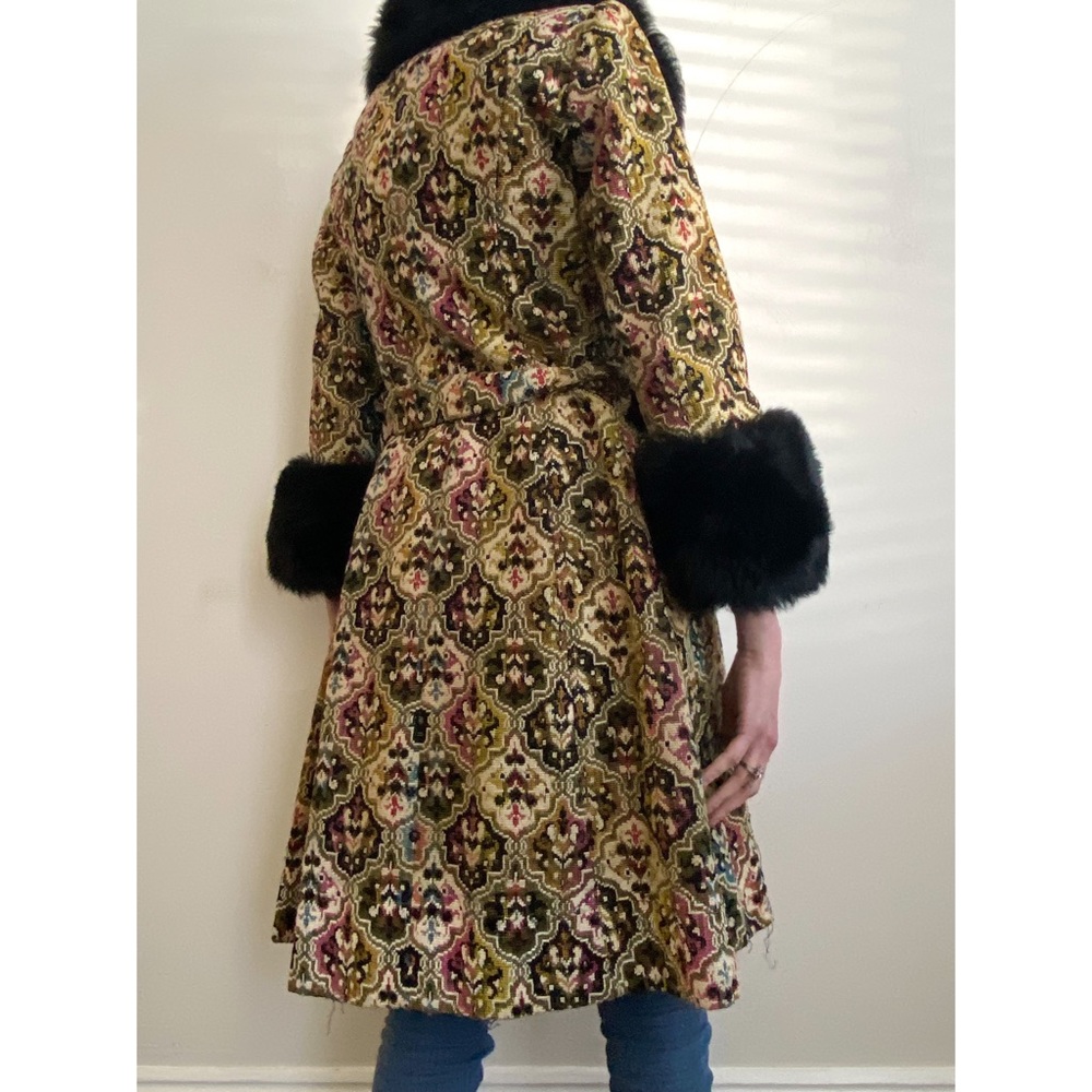 Private Collection: Vintage Tapestry Coat. Small - Picture 9 of 9